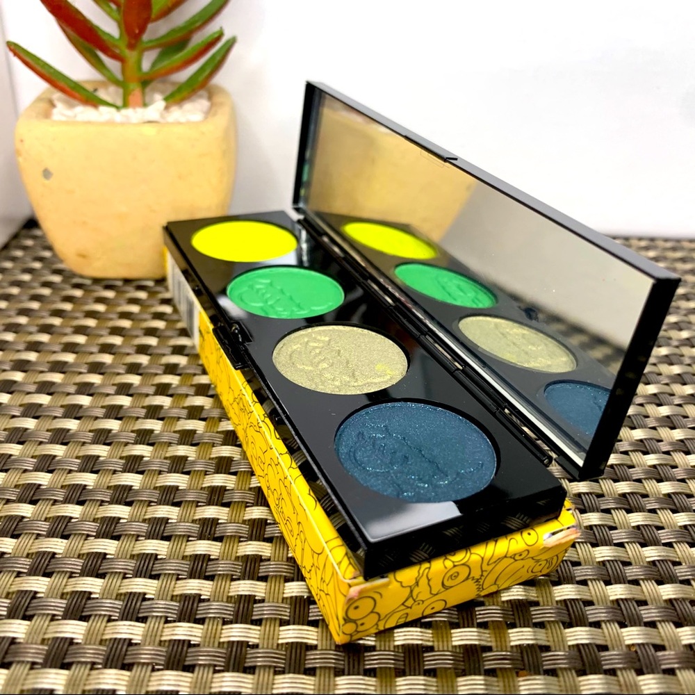 Mac Cosmetics X The Simpsons Eye Shadow Palette